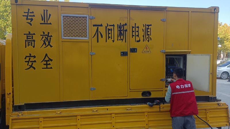 浮梁柴油发电机组和UPS电源配合使用时，如何避免切换过程中的电力中断？
